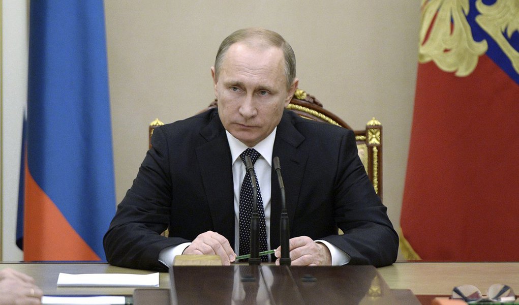 Presidente russo, Vladimir Putin, durante reunião de segurança no Kremlin, em Moscou, na Rússia. 04/12/2015 REUTERS/Alexei Nikolsky/Sputnik/Kremlin (Foto: Romulo Faro) Presidente russo, Vladimir Putin, durante reunião de segurança no Kremlin, em Moscou, na Rússia. 04/12/2015 REUTERS/Alexei Nikolsky/Sputnik/Kremlin