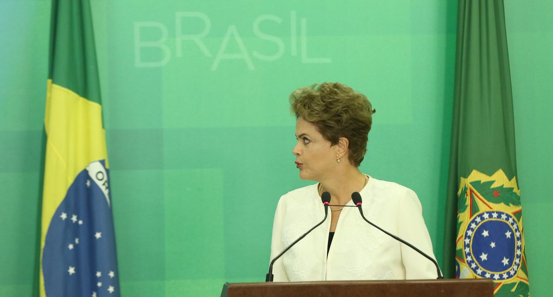 Brasília- DF 02-12-2015 Foto Lula Marques/Agência PT Presidenta Dilma durante pronunciamento. (Foto: Gisele Federicce) Brasília- DF 02-12-2015 Foto Lula Marques/Agência PT Presidenta Dilma durante pronunciamento.