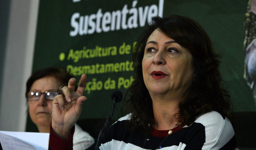 Brasília - A ministra da Agricultura, Kátia Abreu durante assinatura de parceria para execução do projeto Rural Sustentável (Valter Campanato/Agência Brasil) (Foto: Aquiles Lins) Brasília - A ministra da Agricultura, Kátia Abreu durante assinatura de parceria para execução do projeto Rural Sustentável (Valter Campanato/Agência Brasil)