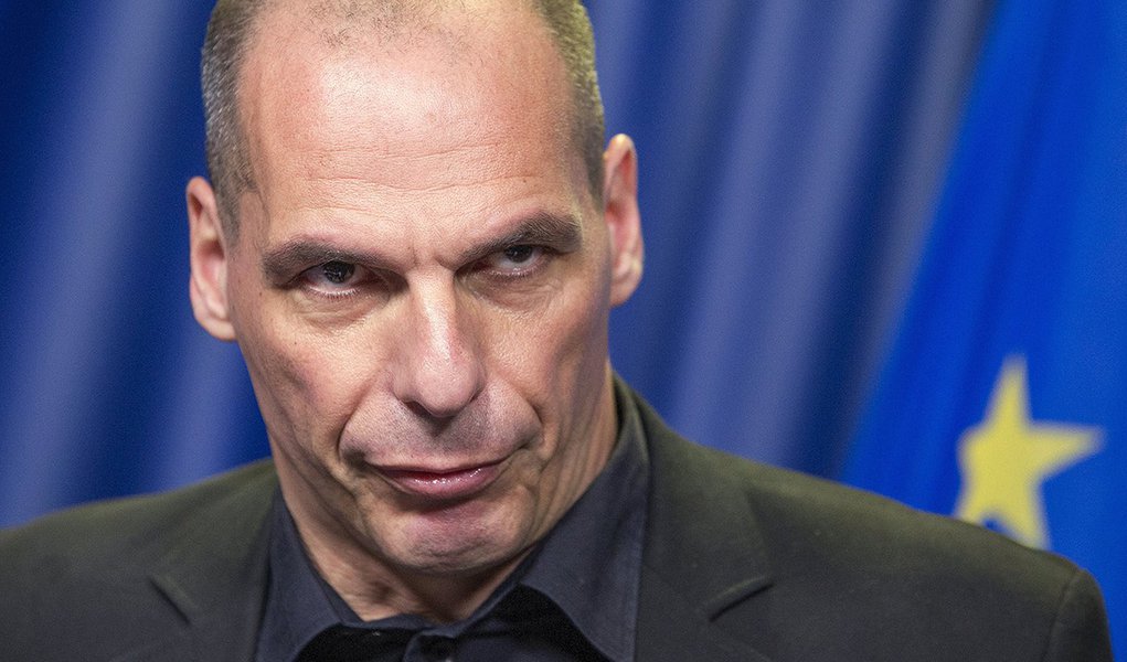 Ministro das Finanças da Grécia, Yanis Varoufakis, durante entrevista coletiva em Bruxelas. 27/06/2015 REUTERS/Yves Herman (Foto: Roberta Namour) Ministro das Finanças da Grécia, Yanis Varoufakis, durante entrevista coletiva em Bruxelas. 27/06/2015 REUTERS/Yves Herman
