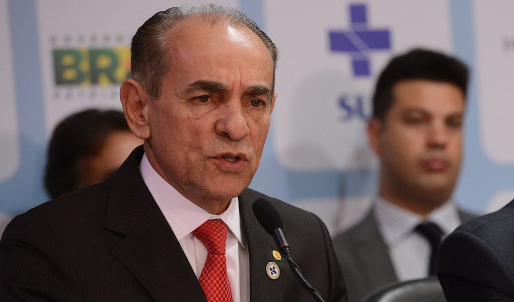 Brasília - Solenidade de transmissão de cargo ao novo ministro da Saúde, Marcelo Castro (Elza Fiúza/Agência Brasil) (Foto: Gisele Federicce) Brasília - Solenidade de transmissão de cargo ao novo ministro da Saúde, Marcelo Castro (Elza Fiúza/Agência Brasil)