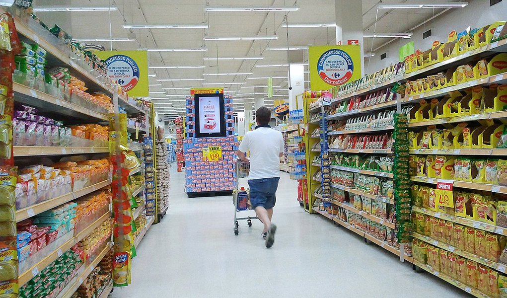 08/06/2015- Gastos do brasileiro crescerão em ritmo menor até 2019, mostra estudo. Lazer e bebidas não alcoólicas terão o menor aumento no consumo.
Despesas anuais devem crescer 7%, contra média de 11% no passado. (Foto: Paulo Emílio) 08/06/2015- Gastos do brasileiro crescerão em ritmo menor até 2019, mostra estudo. Lazer e bebidas não alcoólicas terão o menor aumento no consumo.
Despesas anuais devem crescer 7%, contra média de 11% no passado.