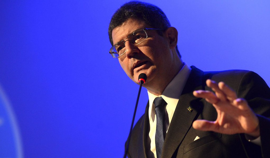 Brasília - O ministro da Fazenda, Joaquim Levy, participa da solenidade em comemoração aos 18 anos da Aneel (José Cruz/Agência Brasil) (Foto: Roberta Namour) Brasília - O ministro da Fazenda, Joaquim Levy, participa da solenidade em comemoração aos 18 anos da Aneel (José Cruz/Agência Brasil)