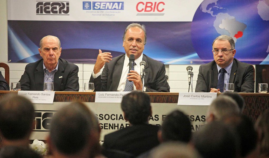 30/11/2015 - Governador Luiz Fernando Pezão na abertura do Seminário Regional Sudeste sobre Concessões e Parcerias Público-Privadas. Foto Marcelo Horn (Foto: Roberta Namour) 30/11/2015 - Governador Luiz Fernando Pezão na abertura do Seminário Regional Sudeste sobre Concessões e Parcerias Público-Privadas. Foto Marcelo Horn