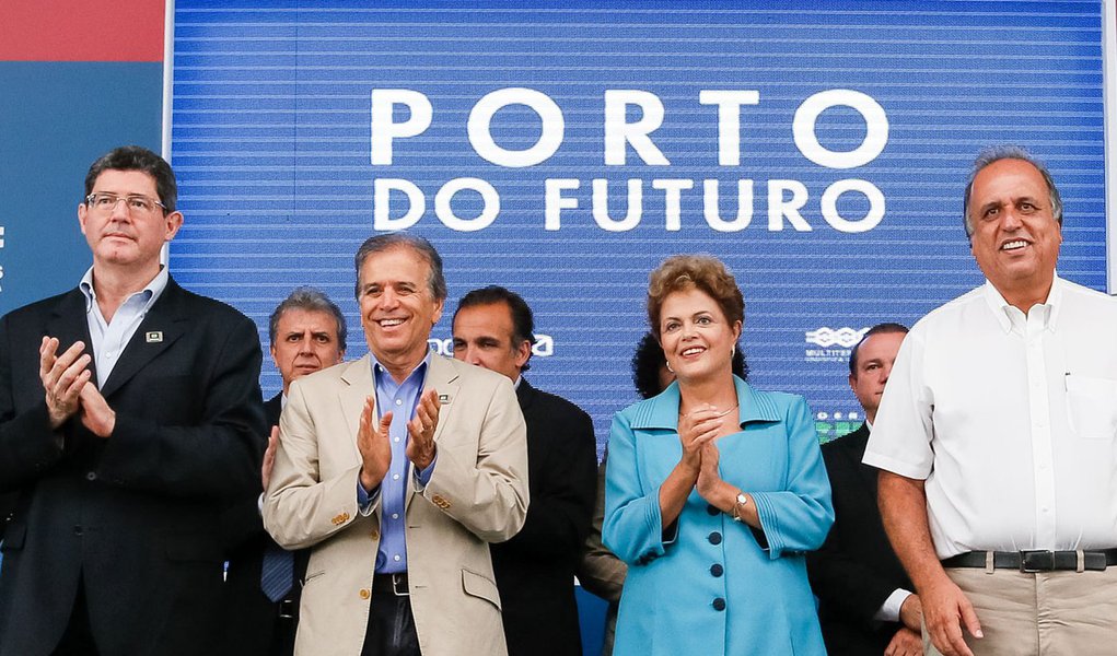 Rio de Janeiro - RJ, 12/03/2015. Presidenta Dilma Rousseff durante cerimônia de entrega das obras de expansão e modernização dos terminais privados de Libra, Multi-Rio e Multi-Car - Porto do Futuro. Foto: Roberto Stuckert Filho/PR (Foto: Paulo Emílio) Rio de Janeiro - RJ, 12/03/2015. Presidenta Dilma Rousseff durante cerimônia de entrega das obras de expansão e modernização dos terminais privados de Libra, Multi-Rio e Multi-Car - Porto do Futuro. Foto: Roberto Stuckert Filho/PR
