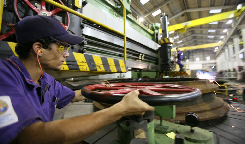 Produção industrial no Paraná. Foto: Gilson Abreu/FIEP (Foto: Aquiles Lins) Produção industrial no Paraná. Foto: Gilson Abreu/FIEP