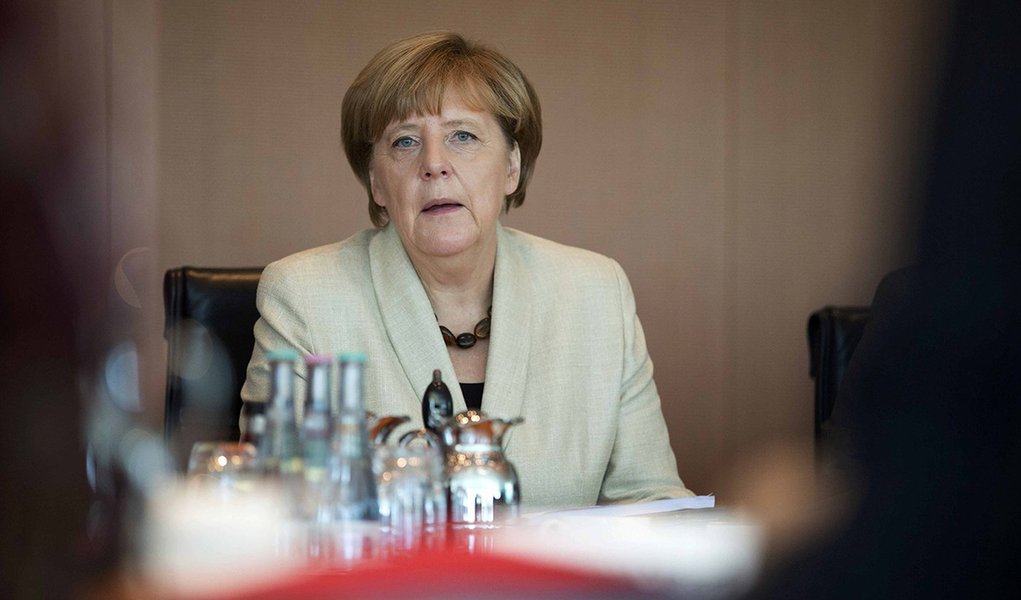 German Chancellor Angela Merkel leads the weekly cabinet meeting at the chancellery in Berlin, Germany, September 29, 2015.REUTERS/Axel Schmidt (Foto: Aquiles Lins) German Chancellor Angela Merkel leads the weekly cabinet meeting at the chancellery in Berlin, Germany, September 29, 2015.REUTERS/Axel Schmidt