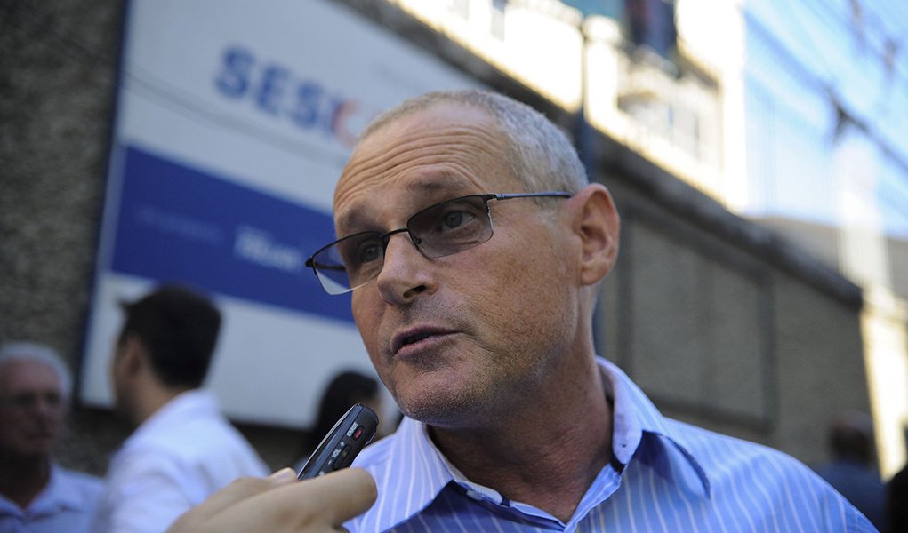 O secretário de segurança do Rio, José Mariano Beltrame, fala com a imprensa na saída da UPP da Providência.Completam dois anos hoje o desaparecimento do ajudante de pedreiro Amarildo de Souza (Tânia Rêgo/Agência Brasil) (Foto: Giuliana Miranda) O secretário de segurança do Rio, José Mariano Beltrame, fala com a imprensa na saída da UPP da Providência.Completam dois anos hoje o desaparecimento do ajudante de pedreiro Amarildo de Souza (Tânia Rêgo/Agência Brasil)