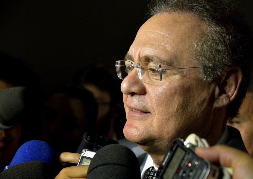 Brasília - Renan Calheiros fala à imprensa em sessão do Congresso Nacional para votação de matérias orçamentárias (Valter Campanato/Agência Brasil) (Foto: Alex Solnik) Brasília - Renan Calheiros fala à imprensa em sessão do Congresso Nacional para votação de matérias orçamentárias (Valter Campanato/Agência Brasil)