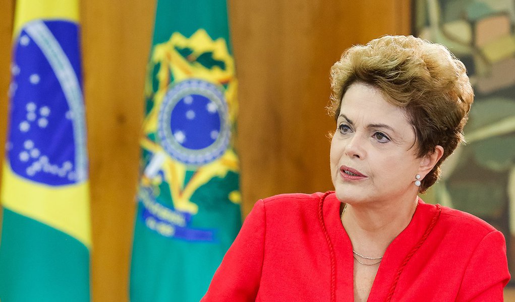 Brasília - DF, 05/06/2015. Presidenta Dilma Rousseff durante entrevista à TV France 24. Foto: Roberto Stuckert Filho/PR. (Foto: Gisele Federicce) Brasília - DF, 05/06/2015. Presidenta Dilma Rousseff durante entrevista à TV France 24. Foto: Roberto Stuckert Filho/PR.