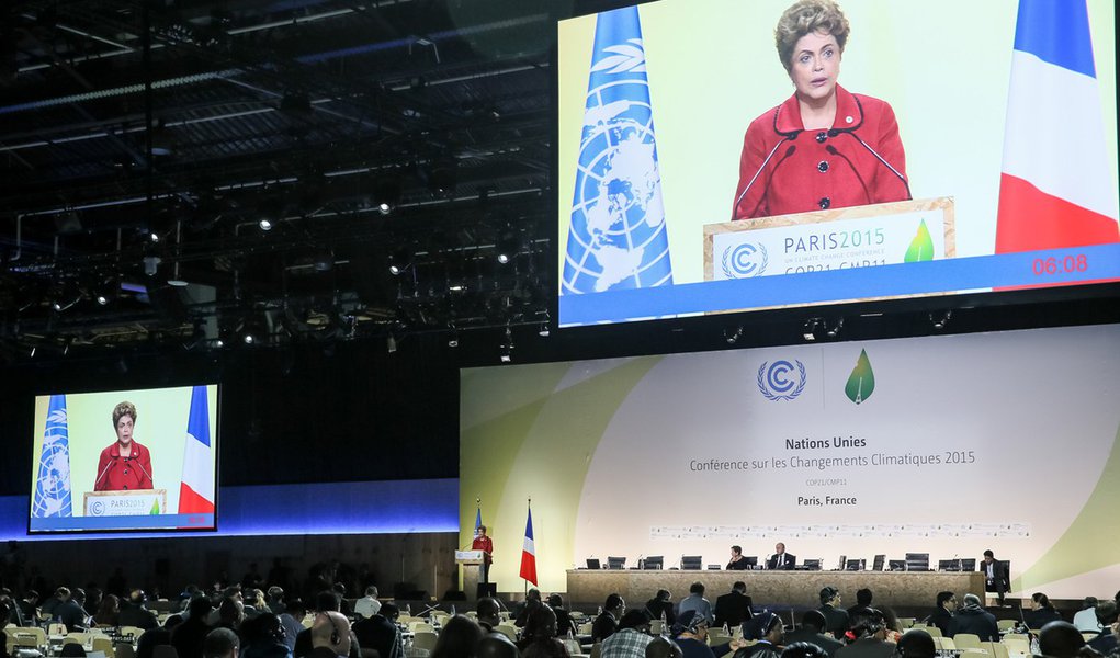 Paris - França, 30/11/2015. Presidenta Dilma Rousseff posa para foto oficial durante 21º Conferência das Partes da Convenção-Quadro das Nações Unidas sobre a Mudança do Clima – COP21. Foto: Roberto Stuckert Filho/PR (Foto: Gisele Federicce) Paris - França, 30/11/2015. Presidenta Dilma Rousseff posa para foto oficial durante 21º Conferência das Partes da Convenção-Quadro das Nações Unidas sobre a Mudança do Clima – COP21. Foto: Roberto Stuckert Filho/PR