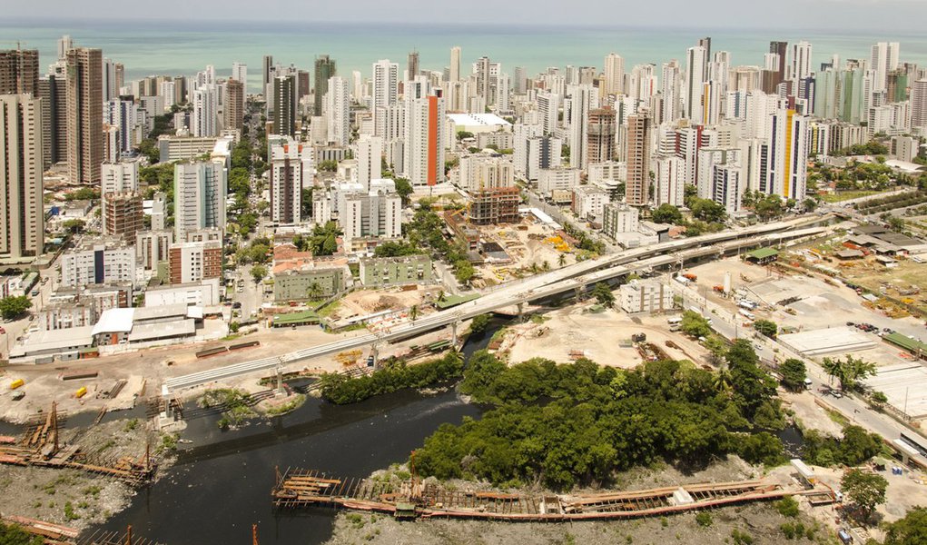 Recife - obra Via Mangue (Foto: Ângelo Cavalcante) Recife - obra Via Mangue