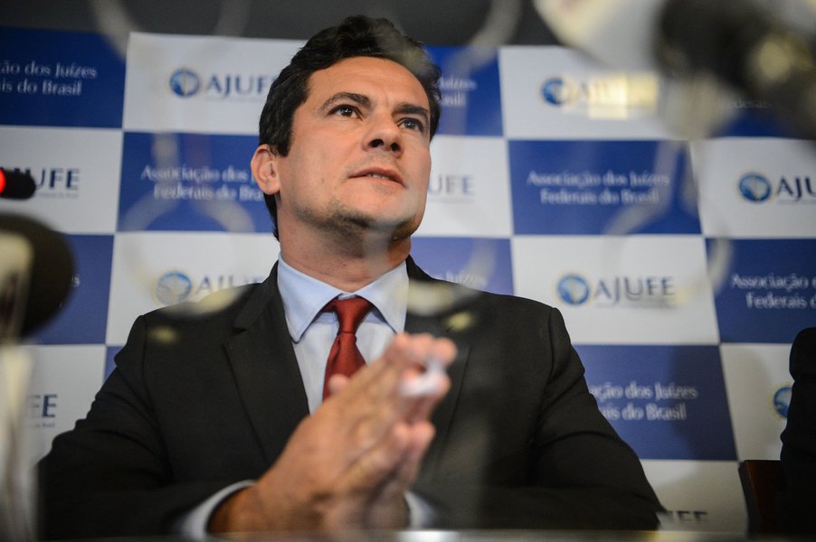 Brasília- DF- Brasil- 07/04/2015- O juiz federal Sérgio Moro participa de apresentação de um conjunto de medidas contra a impunidade e pela efetividade da Justiça, na sede Associação dos Juízes Federais do Brasil (Fabio Rodrigues Pozzebom/Agência Brasil) (Foto: Davis Sena Filho) Brasília- DF- Brasil- 07/04/2015- O juiz federal Sérgio Moro participa de apresentação de um conjunto de medidas contra a impunidade e pela efetividade da Justiça, na sede Associação dos Juízes Federais do Brasil (Fabio Rodrigues Pozzebom/Agência Brasil)