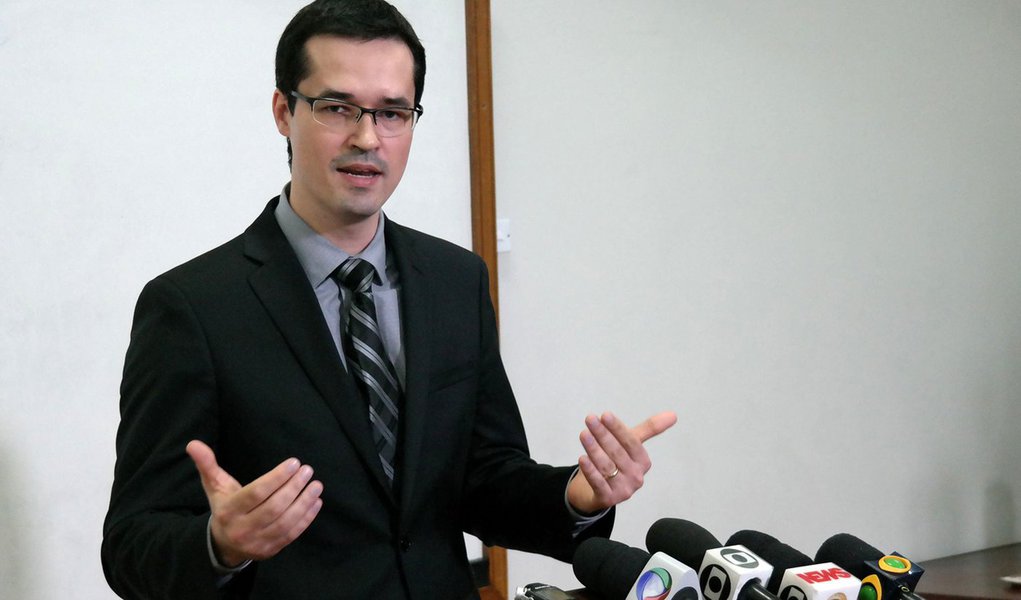 O procurador da República Deltan Dallagnol, que integra o núcleo da Operação Lava Jato, participa de lançamento, no Rio, do projeto 10 Medidas Contra a Corrupção, do MPF (Vladimir Platonow/Repórter da Agência Brasil) (Foto: José Barbacena) O procurador da República Deltan Dallagnol, que integra o núcleo da Operação Lava Jato, participa de lançamento, no Rio, do projeto 10 Medidas Contra a Corrupção, do MPF (Vladimir Platonow/Repórter da Agência Brasil)