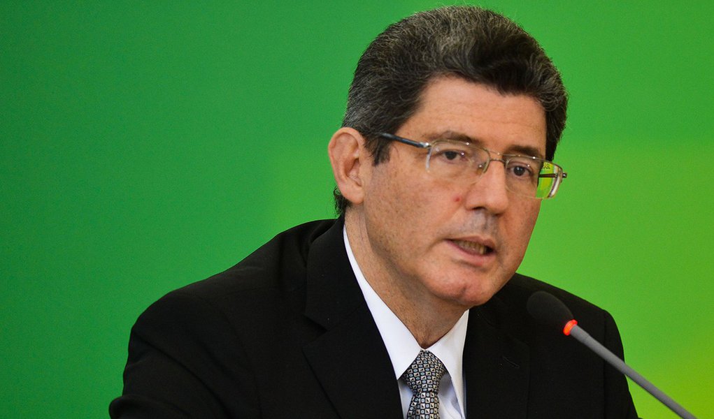 Os ministros da Fazenda, Joaquim Levy; e do Planejamento, Nelson Barbosa; anunciam cortes no Orçamento durante coletiva (Valter Campanato/Agência Brasil) (Foto: Leonardo Attuch) Os ministros da Fazenda, Joaquim Levy; e do Planejamento, Nelson Barbosa; anunciam cortes no Orçamento durante coletiva (Valter Campanato/Agência Brasil)