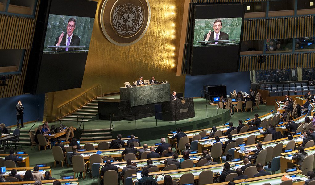 CUBA General Assembly 70th session: 40th plenary meeting Necessity of ending the economic, commercial and financial embargo imposed by the United States of America against Cuba: report of the Secretary-General A/70/120 and draft resolution A/70/L.2 (Foto: Leonardo Lucena) CUBA General Assembly 70th session: 40th plenary meeting Necessity of ending the economic, commercial and financial embargo imposed by the United States of America against Cuba: report of the Secretary-General A/70/120 and draft resolution A/70/L.2