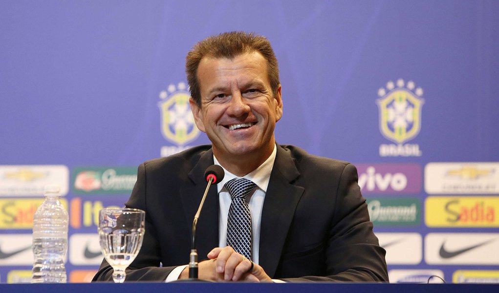 Técnico Dunga convoca Seleção Brasileira para os amistosos contra França dia 26 de março em Paris e Chile dia 29 de março em Londres na sede da CBF dia 05 de março de 2015.
Foto: Rafael Ribeiro (Foto: Luis Mauro Queiroz) Técnico Dunga convoca Seleção Brasileira para os amistosos contra França dia 26 de março em Paris e Chile dia 29 de março em Londres na sede da CBF dia 05 de março de 2015.
Foto: Rafael Ribeiro