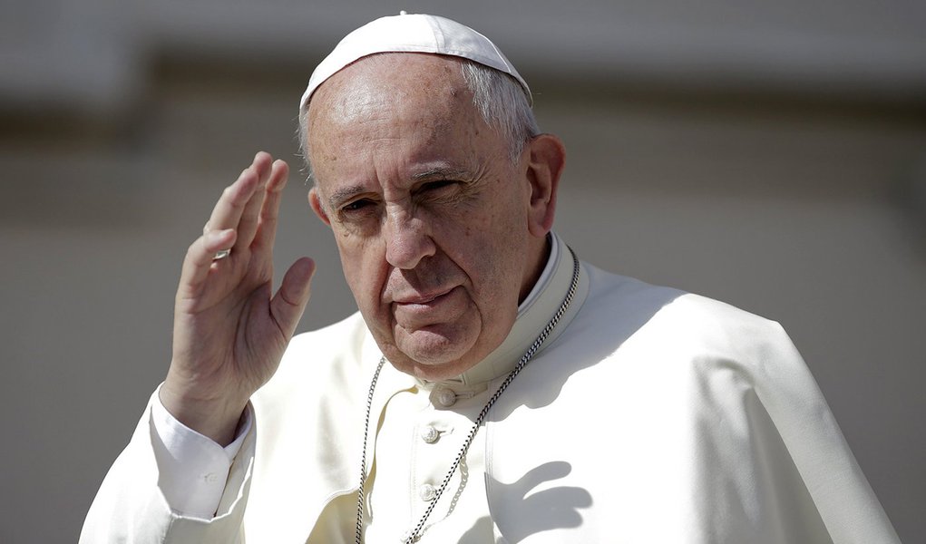 Papa Francisco acena em audiência no Vaticano. 17/6/2015. REUTERS/Max Rossi (Foto: Paulo Emílio) Papa Francisco acena em audiência no Vaticano. 17/6/2015. REUTERS/Max Rossi
