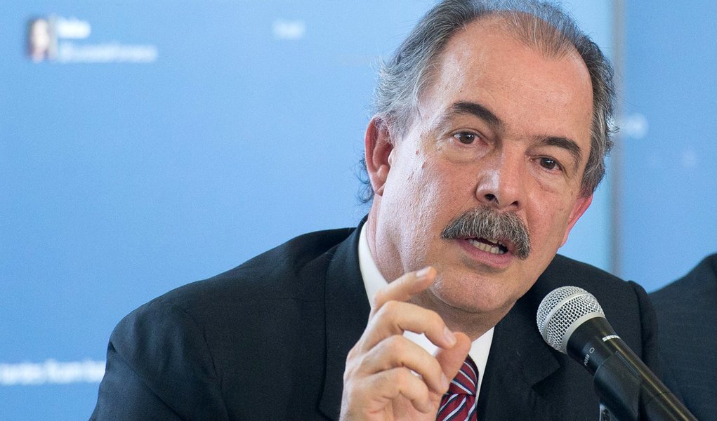 Bras�lia - O ministro da Educa��o, Aloizio Mercadante, durante entrevista coletiva sobre o Exame Nacional do Ensino M�dio (Enem) (Marcelo Camargo/Ag�ncia Brasil) (Foto: Gisele Federicce) Bras�lia - O ministro da Educa��o, Aloizio Mercadante, durante entrevista coletiva sobre o Exame Nacional do Ensino M�dio (Enem) (Marcelo Camargo/Ag�ncia Brasil)