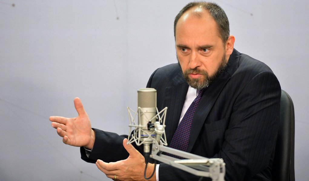 O Bom Dia Ministro recebe o ministro-chefe da Advocacia Geral da Uni�o, Lu�s In�cio Adams, para falar sobre as contas do governo federal em 2014 e da discuss�o do assunto no TCU (Jos� Cruz /Ag�ncia Brasil) (Foto: Roberta Namour) O Bom Dia Ministro recebe o ministro-chefe da Advocacia Geral da Uni�o, Lu�s In�cio Adams, para falar sobre as contas do governo federal em 2014 e da discuss�o do assunto no TCU (Jos� Cruz /Ag�ncia Brasil)