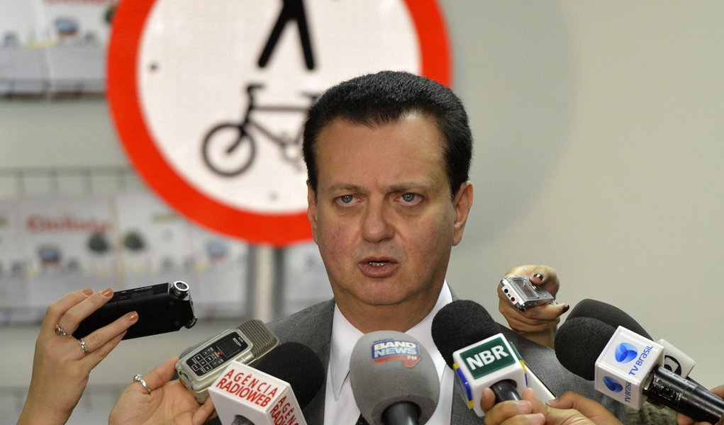 No Dia Mundial Sem Carro, o ministro Gilberto Kassab, lan�a a Cartilha do Ciclista que re�ne informa��es sobre a legisla��o, sinaliza��o, rede ciclovi�ria e regras de circula��o e seguran�a (Jos� Cruz/Ag�ncia Brasil) (Foto: Roberta Namour) No Dia Mundial Sem Carro, o ministro Gilberto Kassab, lan�a a Cartilha do Ciclista que re�ne informa��es sobre a legisla��o, sinaliza��o, rede ciclovi�ria e regras de circula��o e seguran�a (Jos� Cruz/Ag�ncia Brasil)