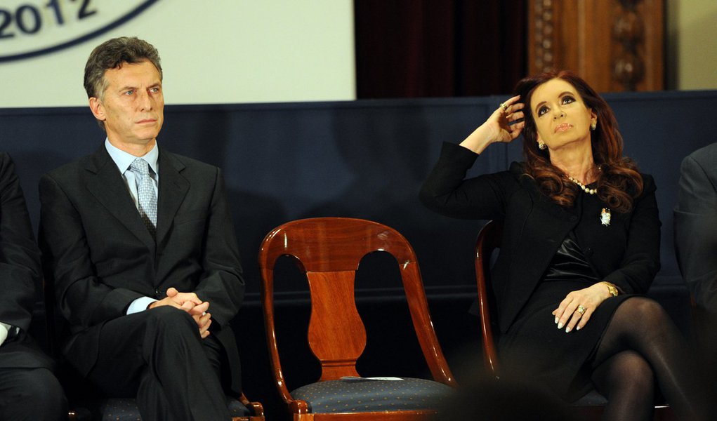acto en la bolsa de comercio por la cancelacion deuda boden 2012 02-08-12 CRISTINA Y MACRI EN LA BOLSA DE COMERCIO. FOTO, NESTOR SIEIRA. (Foto: Roberta Namour) acto en la bolsa de comercio por la cancelacion deuda boden 2012 02-08-12 CRISTINA Y MACRI EN LA BOLSA DE COMERCIO. FOTO, NESTOR SIEIRA.