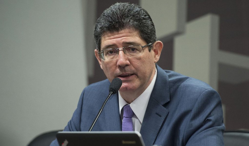 31/03/2015- Brasília- DF, Brasil- A Comissão de Assuntos Econômicos realiza audiência pública com o ministro Joaquim Levy, para discutir o ajuste fiscal e o indexador de correção da dívida dos estados e municípios. (Foto: Paulo Emílio) 31/03/2015- Brasília- DF, Brasil- A Comissão de Assuntos Econômicos realiza audiência pública com o ministro Joaquim Levy, para discutir o ajuste fiscal e o indexador de correção da dívida dos estados e municípios.