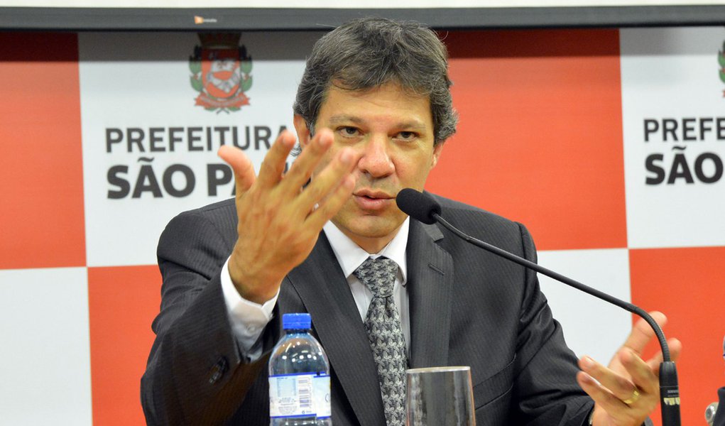 São Paulo- SP- Brasil- 26/05/2015- Haddad anuncia Pacote Anticorrupção.
Entre as medidas estão a demissão de servidores que apresentem evolução patrimonial incompatível com seus rendimentos ou pratiquem atos de improbidade administrativa e nepotismo.
(Foto: Aquiles Lins) São Paulo- SP- Brasil- 26/05/2015- Haddad anuncia Pacote Anticorrupção.
Entre as medidas estão a demissão de servidores que apresentem evolução patrimonial incompatível com seus rendimentos ou pratiquem atos de improbidade administrativa e nepotismo.