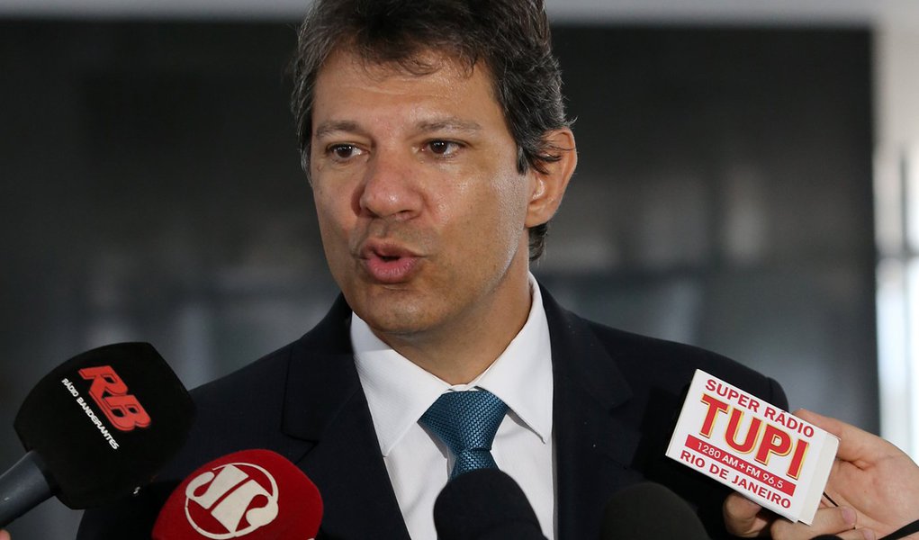 Brasília- DF 05-01- 2016 Foto Lula Marques/Agência PT Prefeito de São Paulo, Fernando Haddad, durante entrevista a imprensa depois de encontro com ministro, Jaques Wagner. (Foto: Roberta Namour) Brasília- DF 05-01- 2016 Foto Lula Marques/Agência PT Prefeito de São Paulo, Fernando Haddad, durante entrevista a imprensa depois de encontro com ministro, Jaques Wagner.