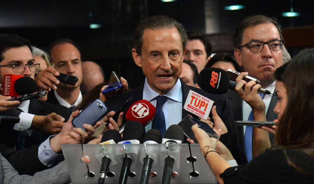 O presidente da Federa��o das Ind�strias do Estado de S�o Paulo (Fiesp), Paulo Skaf, fala � imprensa depois de audi�ncia com o presidente do Senado, Renan Calheiros, no Congresso Nacional (Antonio Cruz/Ag�ncia Brasil) (Foto: Gisele Federicce) O presidente da Federa��o das Ind�strias do Estado de S�o Paulo (Fiesp), Paulo Skaf, fala � imprensa depois de audi�ncia com o presidente do Senado, Renan Calheiros, no Congresso Nacional (Antonio Cruz/Ag�ncia Brasil)