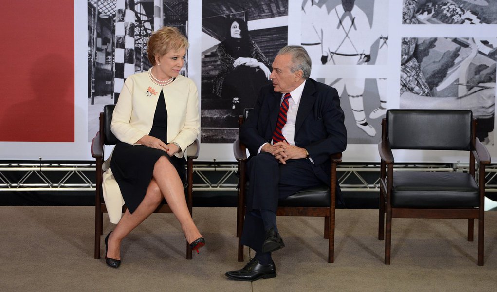 A ministra da Cultura, Marta Suplicy, e o vice-presidente Michel Temer participam da cerimônia de entrega da Ordem do Mérito Cultural 2014, no Palácio do Planalto (Valter Campanato/Agência Brasil) (Foto: Roberta Namour) A ministra da Cultura, Marta Suplicy, e o vice-presidente Michel Temer participam da cerimônia de entrega da Ordem do Mérito Cultural 2014, no Palácio do Planalto (Valter Campanato/Agência Brasil)