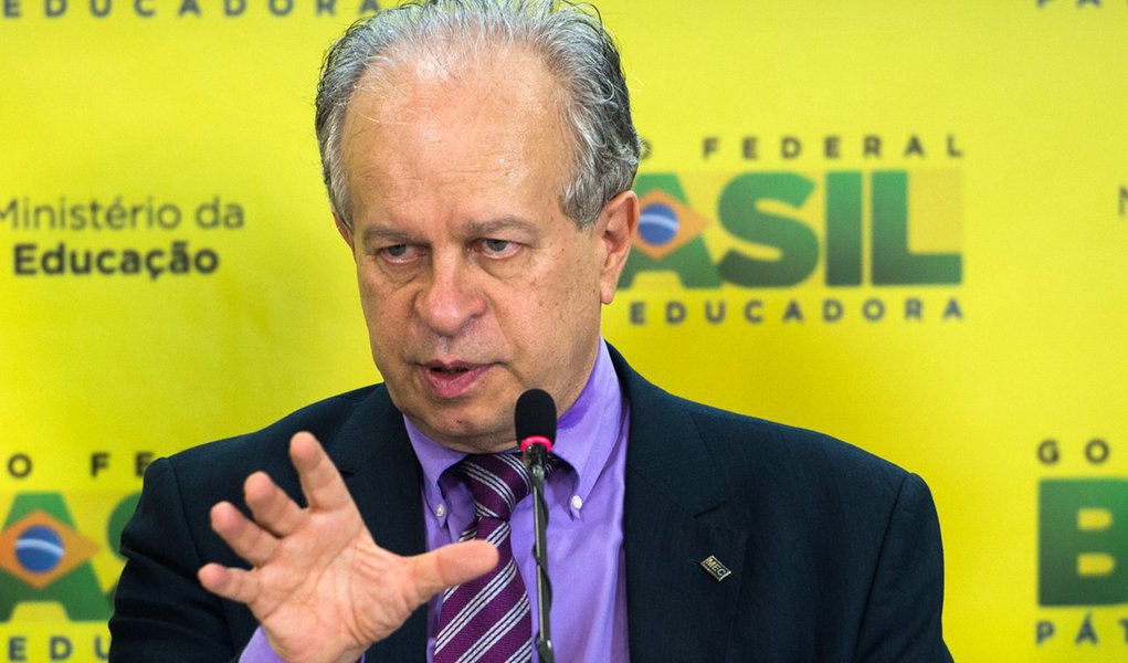 O ministro da Educa��o, Renato Janine, divulga os dados da Avalia��o Nacional de Alfabetiza��o (ANA) (Antonio Cruz/Ag�ncia Brasil) (Foto: Leonardo Attuch) O ministro da Educa��o, Renato Janine, divulga os dados da Avalia��o Nacional de Alfabetiza��o (ANA) (Antonio Cruz/Ag�ncia Brasil)