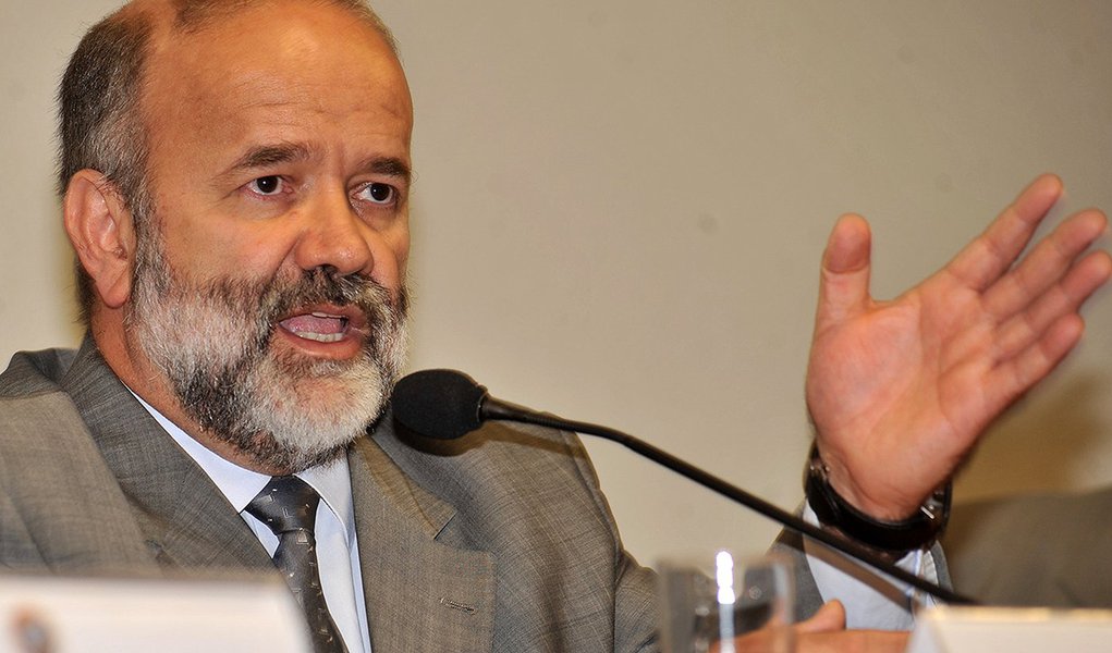 Brasília - O tesoureiro do PT e ex-presidente da Cooperativa Habitacional dos Bancários de São Paulo (Bancoop), João Vaccari Neto, e o advogado da cooperativa, Pedro de Abreu Dallari, negaram hoje (30) que tenha havido irregularidades na entidade e afirma (Foto: Aquiles Lins) Brasília - O tesoureiro do PT e ex-presidente da Cooperativa Habitacional dos Bancários de São Paulo (Bancoop), João Vaccari Neto, e o advogado da cooperativa, Pedro de Abreu Dallari, negaram hoje (30) que tenha havido irregularidades na entidade e afirma