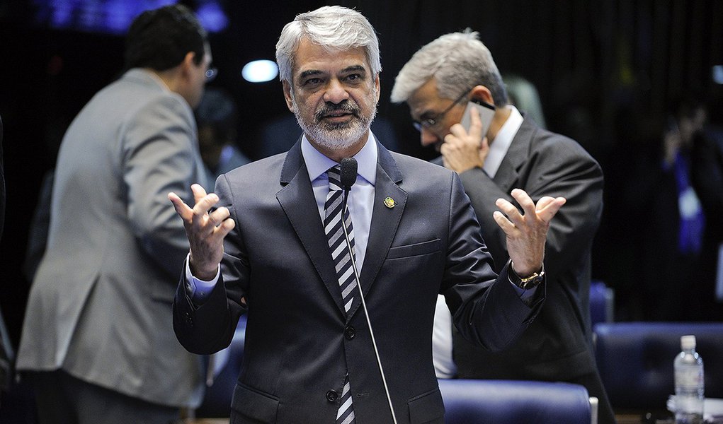 Plenário do Senado Federal durante sessão deliberativa ordinária.
Em discurso, senador Humberto Costa (PT-PE).
Foto: Moreira Mariz/Agência Senado (Foto: Paulo Emílio) Plenário do Senado Federal durante sessão deliberativa ordinária.
Em discurso, senador Humberto Costa (PT-PE).
Foto: Moreira Mariz/Agência Senado