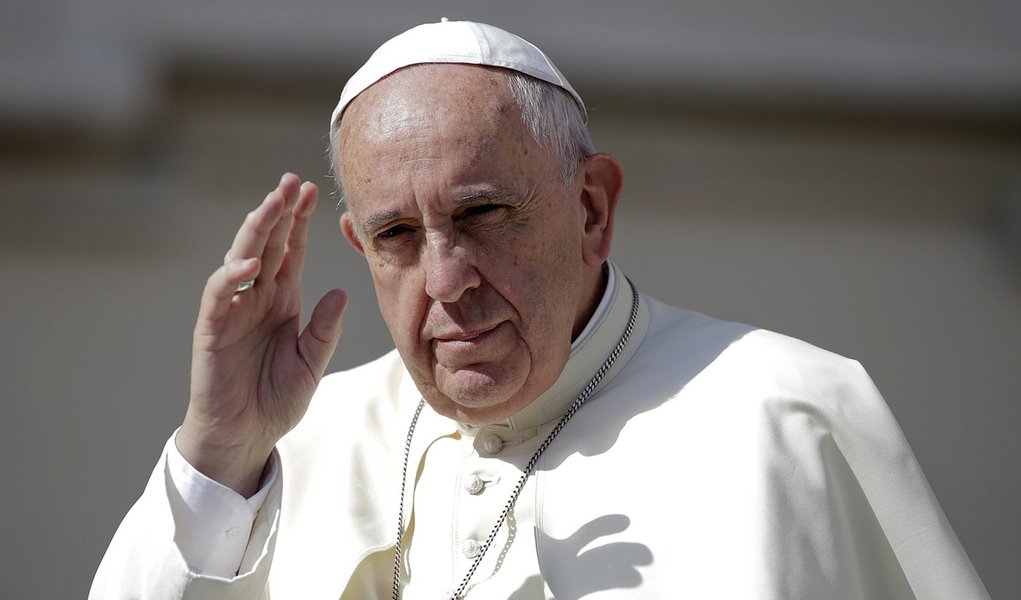 Papa Francisco acena em audiência no Vaticano. 17/6/2015. REUTERS/Max Rossi (Foto: Gisele Federicce) Papa Francisco acena em audiência no Vaticano. 17/6/2015. REUTERS/Max Rossi