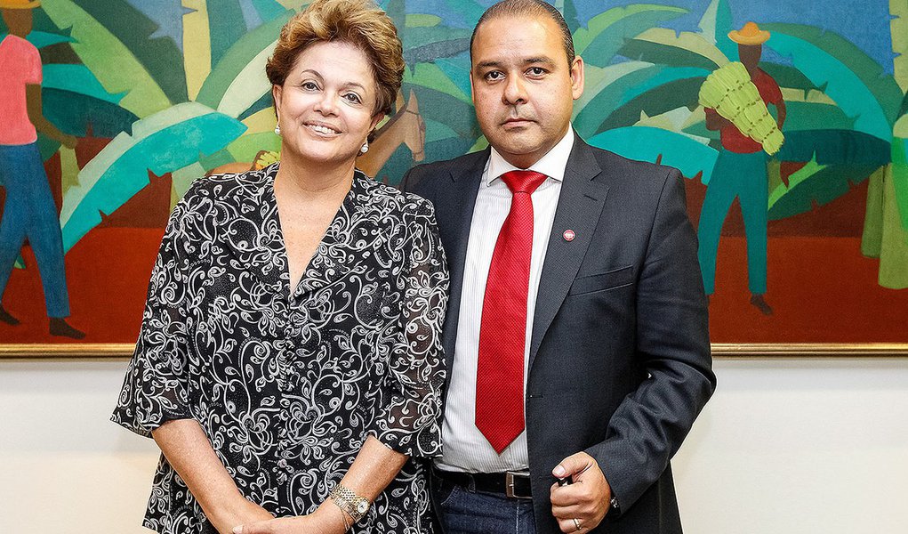 Brasília-DF, 05/02/2013. Presidenta Dilma Rousseff recebe Vagner Freitas Presidente nacional da Central Única dos Trabalhadores. Foto: Roberto Stuckert Filho/PR. (Foto: Aquiles Lins) Brasília-DF, 05/02/2013. Presidenta Dilma Rousseff recebe Vagner Freitas Presidente nacional da Central Única dos Trabalhadores. Foto: Roberto Stuckert Filho/PR.