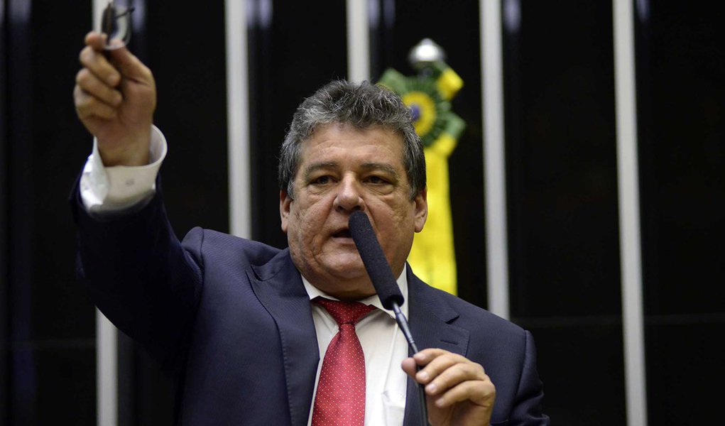 Ordem do Dia da sessão ordinária, trancada pela Medida Provisória 681/15, que amplia de 30% para 35% o limite do crédito consignado (descontos autorizados pelo trabalhador na folha de pagamentos) para incluir despesas com cartão de crédito (Foto: Paulo Emílio) Ordem do Dia da sessão ordinária, trancada pela Medida Provisória 681/15, que amplia de 30% para 35% o limite do crédito consignado (descontos autorizados pelo trabalhador na folha de pagamentos) para incluir despesas com cartão de crédito