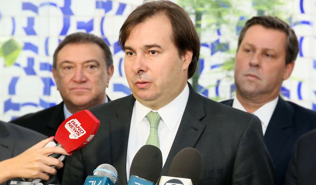 Rodrigo Maia concede entrevista ao lado de Júlio Borges, Presidente da Assembléia Nacional da Venezuela Data: 08/02/2017 (Foto: Giuliana Miranda) Rodrigo Maia concede entrevista ao lado de Júlio Borges, Presidente da Assembléia Nacional da Venezuela Data: 08/02/2017