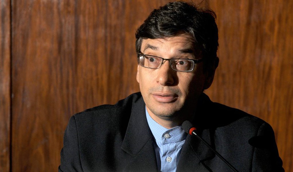 Data: 03/05/2011Editoria: BrasilReporter: Paulo de TarsoPauta: Apresentacao do programa de combate a miseria pela Ministra do Desenvolvimento Social.Personagem: Marcio Pochmann, IPEAFoto: Ruy Baron/Valor (Foto: Leonardo Attuch) Data: 03/05/2011Editoria: BrasilReporter: Paulo de TarsoPauta: Apresentacao do programa de combate a miseria pela Ministra do Desenvolvimento Social.Personagem: Marcio Pochmann, IPEAFoto: Ruy Baron/Valor