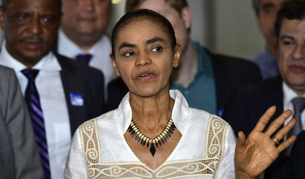 Brasília - A ex-senadora e fundadora da Rede Sustentabilidade, Marina Silva, apresenta oficialmente os novos filiados ao partido no Congresso Nacional, durante o ato Brasil em Rede (José Cruz/Agência Brasil) (Foto: Paulo Emílio) Brasília - A ex-senadora e fundadora da Rede Sustentabilidade, Marina Silva, apresenta oficialmente os novos filiados ao partido no Congresso Nacional, durante o ato Brasil em Rede (José Cruz/Agência Brasil)