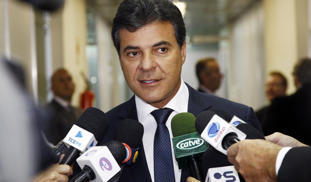 POSSE TRIBUNAL DE CONTAS DO PARANA , O GEVERNADOR BETO RICHA DURANTE COLETIVA A IMPRENSA. (Foto: Roberta Namour) POSSE TRIBUNAL DE CONTAS DO PARANA , O GEVERNADOR BETO RICHA DURANTE COLETIVA A IMPRENSA.
