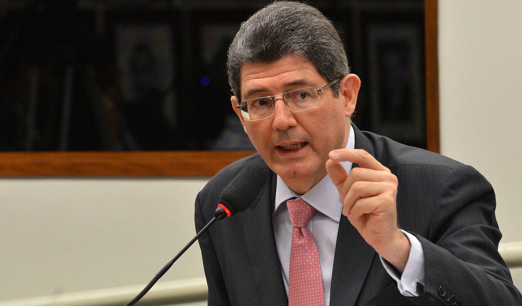 O ministro da Fazenda, Joaquim Levy, participa da audiência na Comissão de Defesa do Consumidor da Câmara para discutir a Operação Zelotes, da Polícia Federal (José Cruz/Agência Brasil) (Foto: Gisele Federicce) O ministro da Fazenda, Joaquim Levy, participa da audiência na Comissão de Defesa do Consumidor da Câmara para discutir a Operação Zelotes, da Polícia Federal (José Cruz/Agência Brasil)