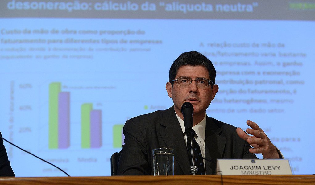 Brasília- DF- Brasil- 27/02/2015- O ministro da Fazenda, Joaquim Levy, fala sobre a redução da desoneração da folha de pagamentos (Valter Campanato/Agência Brasil) (Foto: Roberta Namour) Brasília- DF- Brasil- 27/02/2015- O ministro da Fazenda, Joaquim Levy, fala sobre a redução da desoneração da folha de pagamentos (Valter Campanato/Agência Brasil)