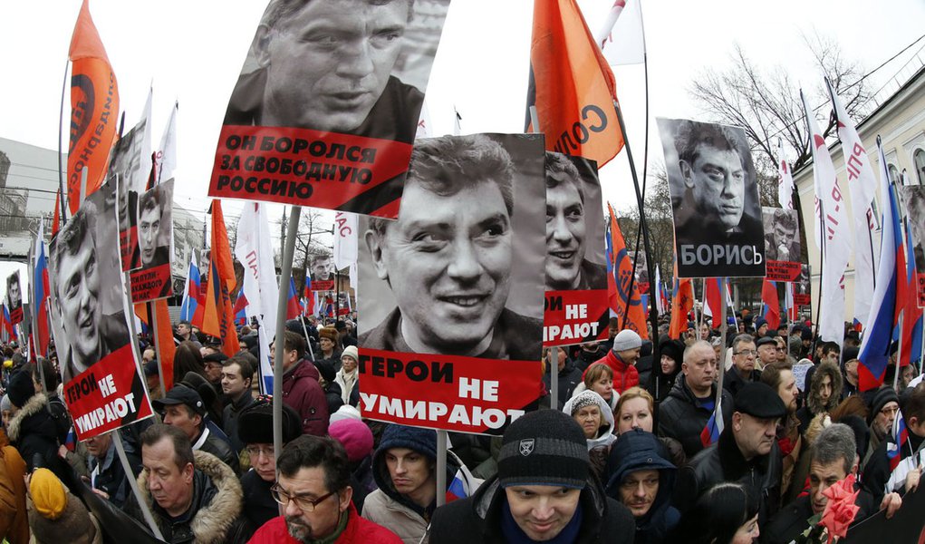 Protesto em homenagem ao opositor russo Boris Nemtsov, no centro de Moscou. 01/03/2015 REUTERS/Tatyana Makeyeva (Foto: Paulo Emílio) Protesto em homenagem ao opositor russo Boris Nemtsov, no centro de Moscou. 01/03/2015 REUTERS/Tatyana Makeyeva