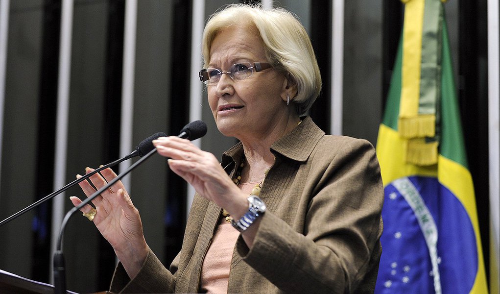 Plenário do Senado Federal durante sessão deliberativa ordinária.
Em discurso, senadora Ana Amélia (PP-RS).
Foto: Moreira Mariz/Agência Senado (Foto: Roberta Namour) Plenário do Senado Federal durante sessão deliberativa ordinária.
Em discurso, senadora Ana Amélia (PP-RS).
Foto: Moreira Mariz/Agência Senado