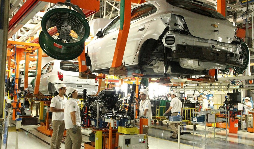 Linha de montagem do Complexo Industrial Automotivo de GravataÃ, RS (Foto: Paulo Emílio) Linha de montagem do Complexo Industrial Automotivo de GravataÃ, RS