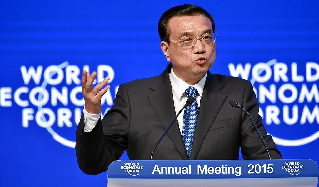 DAVOS/SWITZERLAND, 21JAN15 - Li Keqiang, Premier of the People's Republic of China delivers a speech during the plenary session 'The Global Impact of China's Economic Transformation' at the congress centre during the Annual Meeting 2015 of the World Econo (Foto: Aquiles Lins) DAVOS/SWITZERLAND, 21JAN15 - Li Keqiang, Premier of the People's Republic of China delivers a speech during the plenary session 'The Global Impact of China's Economic Transformation' at the congress centre during the Annual Meeting 2015 of the World Econo