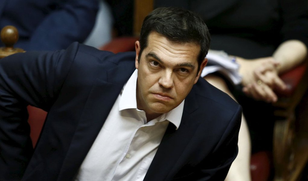 Primeiro-ministro grego, Alexis Tsipras, durante sessão parlamentar, em Atenas. 27/06/2015 REUTERS/Alkis Konstantinidis (Foto: Paulo Emílio) Primeiro-ministro grego, Alexis Tsipras, durante sessão parlamentar, em Atenas. 27/06/2015 REUTERS/Alkis Konstantinidis