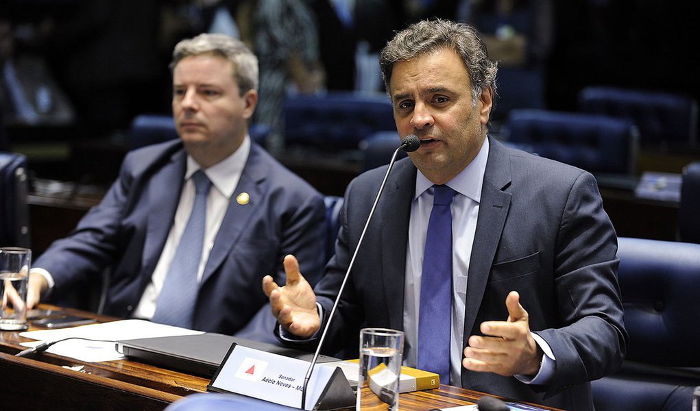 Plenário do Senado durante sessão deliberativa ordinária.
Em pronunciamento, senador Aécio Neves (PSDB-MG). À esquerda, senador Antonio Anastasia (PSDB-MG)
Foto: Moreira Mariz/Agência Senado (Foto: Robson Sávio Reis Souza) Plenário do Senado durante sessão deliberativa ordinária.
Em pronunciamento, senador Aécio Neves (PSDB-MG). À esquerda, senador Antonio Anastasia (PSDB-MG)
Foto: Moreira Mariz/Agência Senado