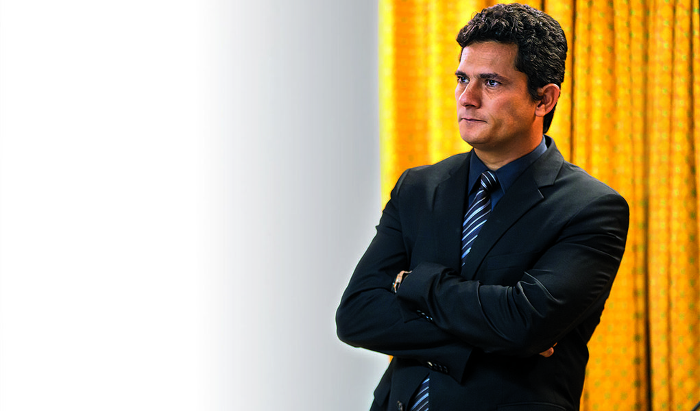 RIO DE JANEIRO, 04.12.2014: CORRUPÇÃO/JUSTIÇA - O juiz federal de Curitiba Sergio Moro, responsável pela Operação Lava Jato, participa do Seminário Nacional sobre Combate à Corrupção e à Lavagem de Dinheiro, no Rio de Janeiro. (Foto: Ricardo Borges/Folhap (Foto: Leonardo Attuch) RIO DE JANEIRO, 04.12.2014: CORRUPÇÃO/JUSTIÇA - O juiz federal de Curitiba Sergio Moro, responsável pela Operação Lava Jato, participa do Seminário Nacional sobre Combate à Corrupção e à Lavagem de Dinheiro, no Rio de Janeiro. (Foto: Ricardo Borges/Folhap